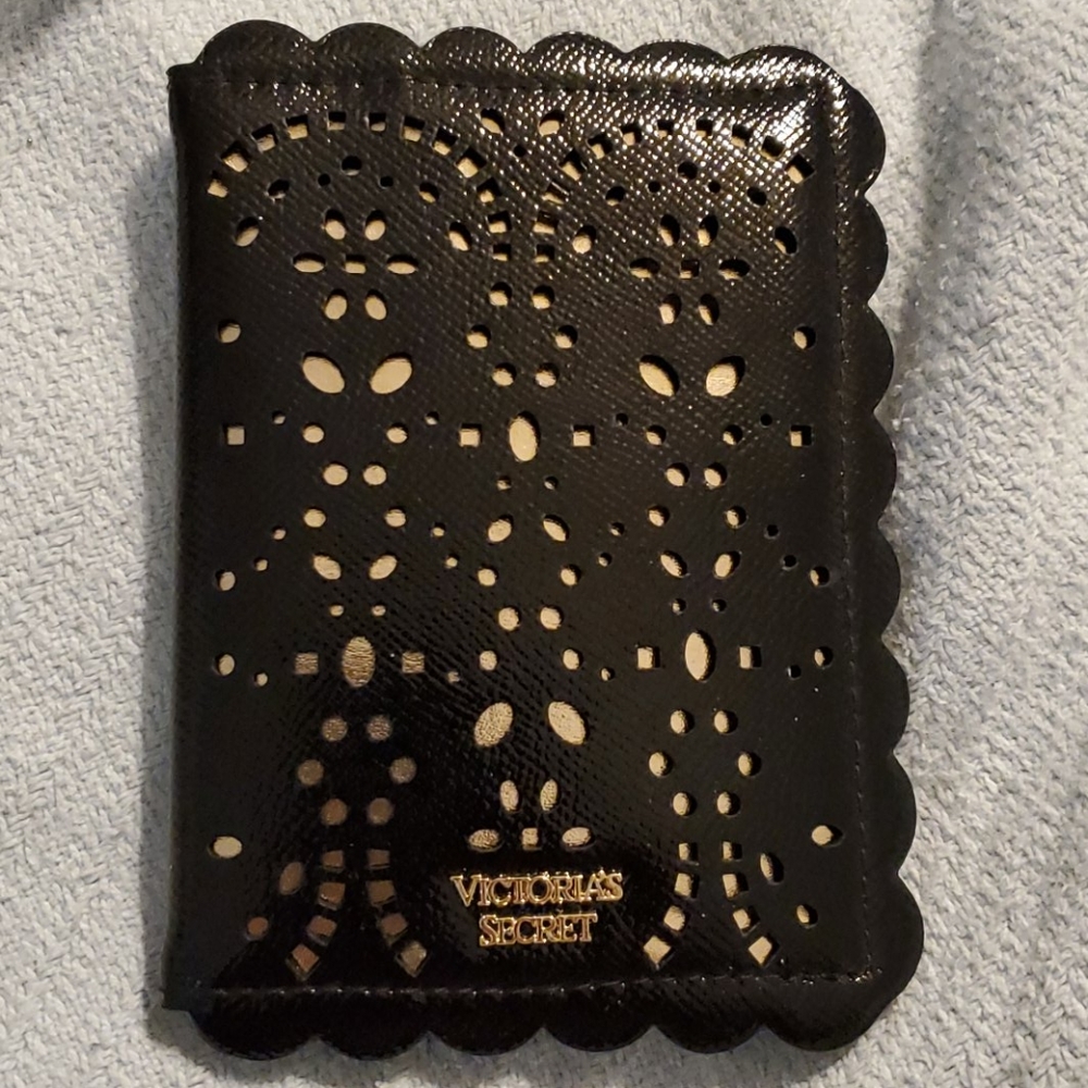 Victoria secret passport cover ⛔hold⛔